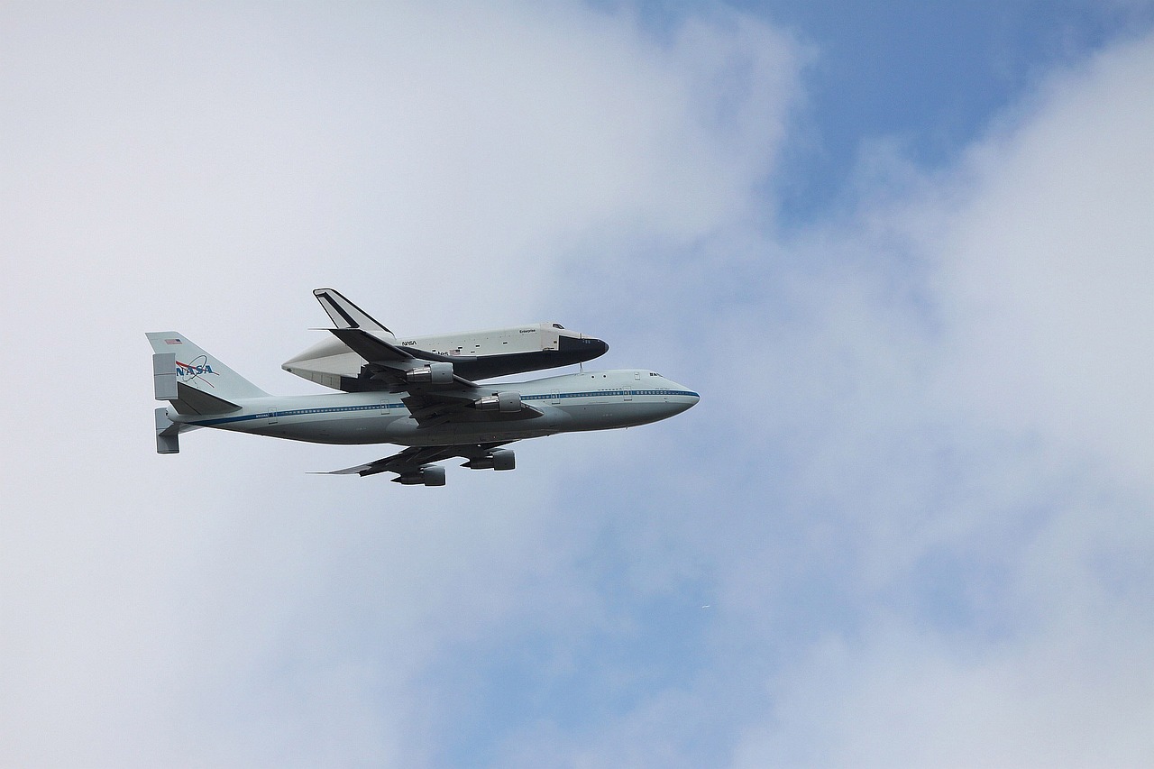 微信号买卖：三三易通app详情下载教程