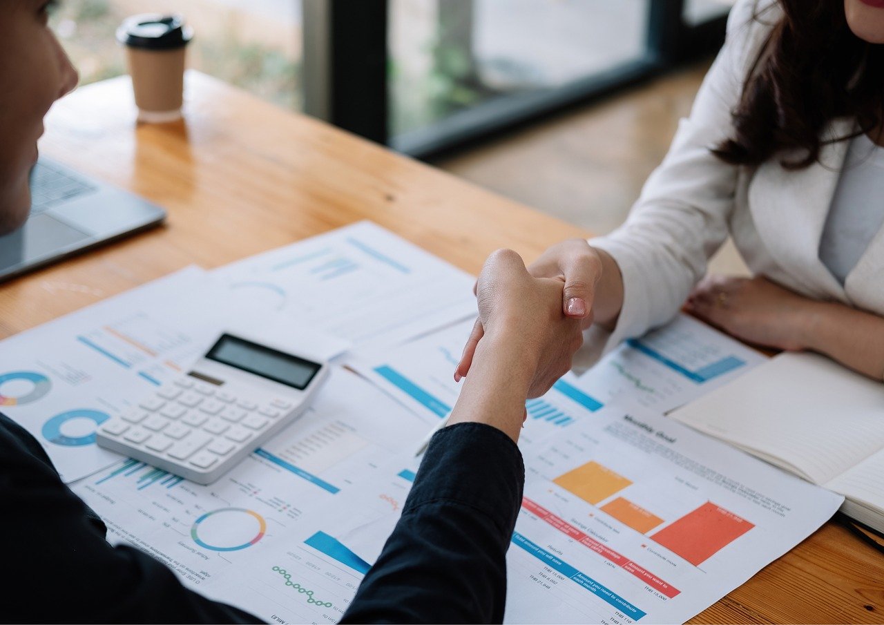 如何使用调查和常见问题来提高您的SEO排名